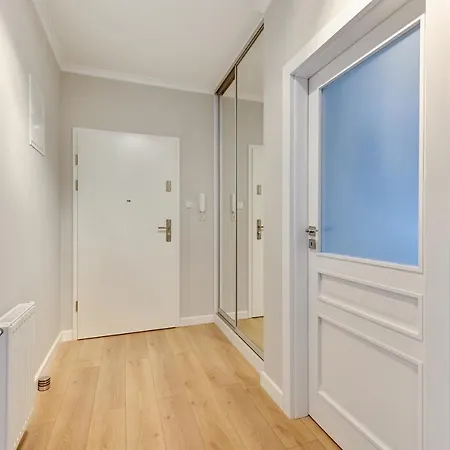 Downtown Sadova Center & Parking Apartment Gdansk