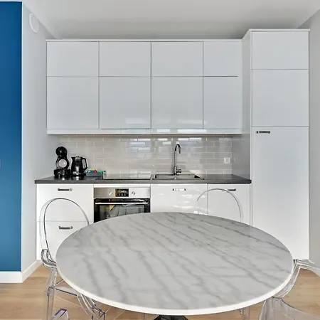Downtown Sadova Center & Parking Apartment