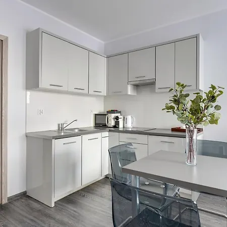 Downtown Sadova Center & Parking Apartment