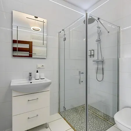 Downtown Sadova Center & Parking Apartment